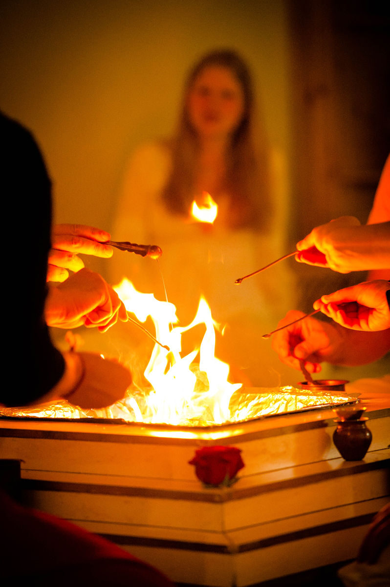 Homa – das heilige Feuer-Ritual am frühen Morgen